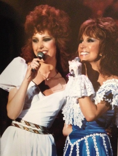 Shelly West and her mother Dottie West (right)